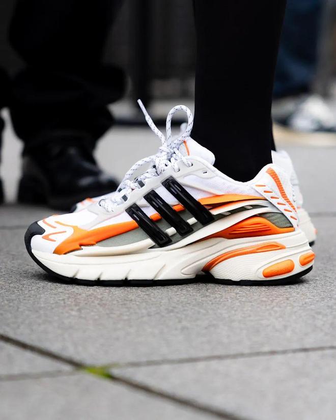didas「炫技」的舞台OG真人时装周成了 a(图25)