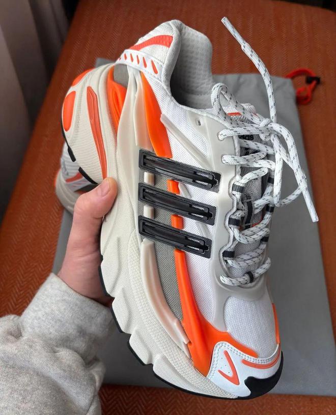 didas「炫技」的舞台OG真人时装周成了 a(图24)