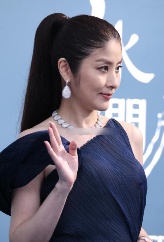 ：刘嘉玲脸垮了舒淇又嫩了胡杏儿赢麻OG真人游戏澳门水舞间镜头好真实(图8)