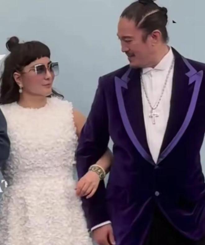 ：刘嘉玲脸垮了舒淇又嫩了胡杏儿赢麻OG真人游戏澳门水舞间镜头好真实(图3)