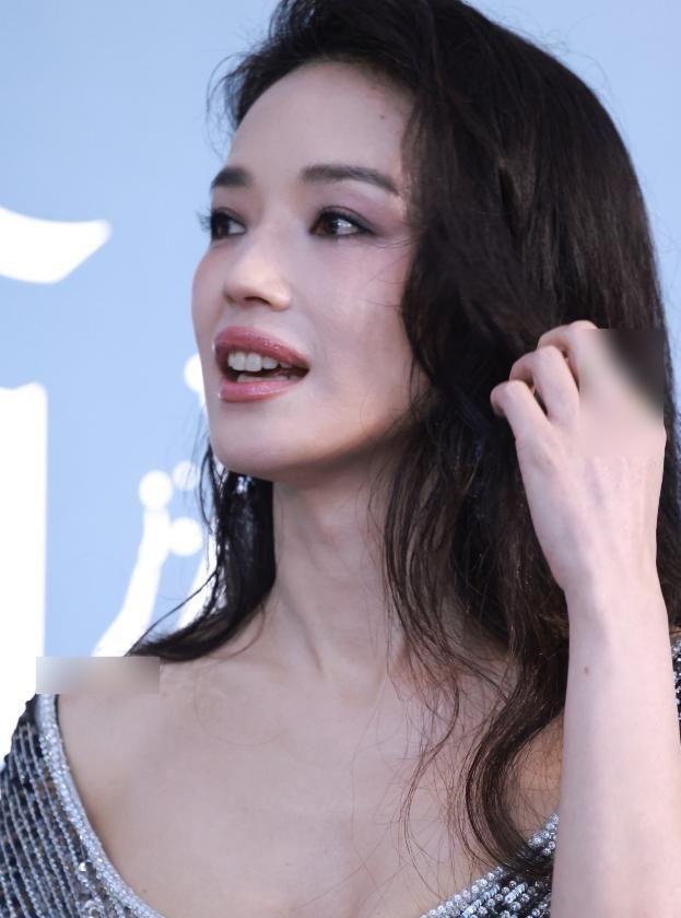 ：刘嘉玲脸垮了舒淇又嫩了胡杏儿赢麻OG真人游戏澳门水舞间镜头好真实(图12)