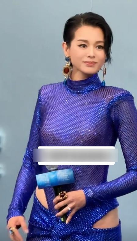 ：刘嘉玲脸垮了舒淇又嫩了胡杏儿赢麻OG真人游戏澳门水舞间镜头好真实(图2)